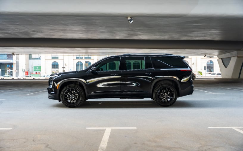 Chevrolet Traverse (Noir), 2025 &agrave; louer &agrave; Abu Dhabi