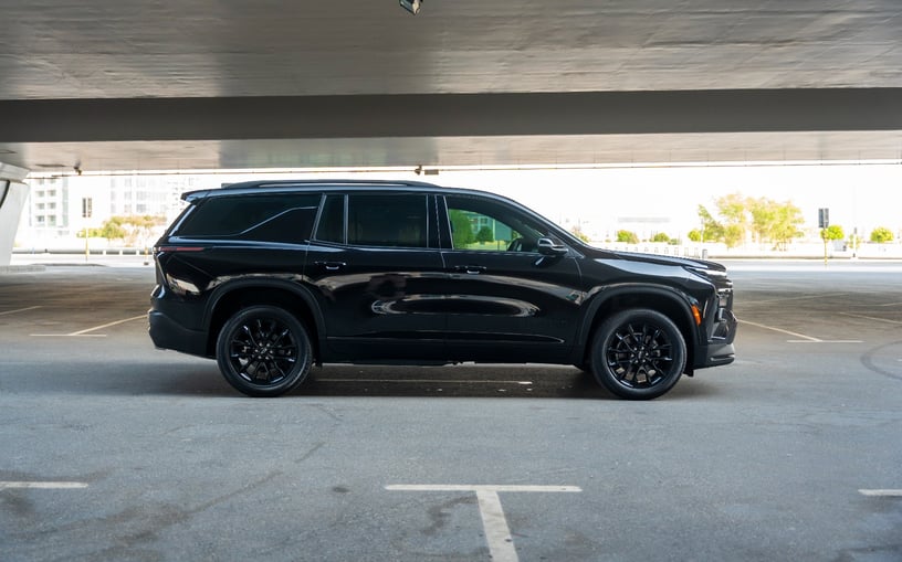 Chevrolet Traverse (Noir), 2025 &agrave; louer &agrave; Abu Dhabi