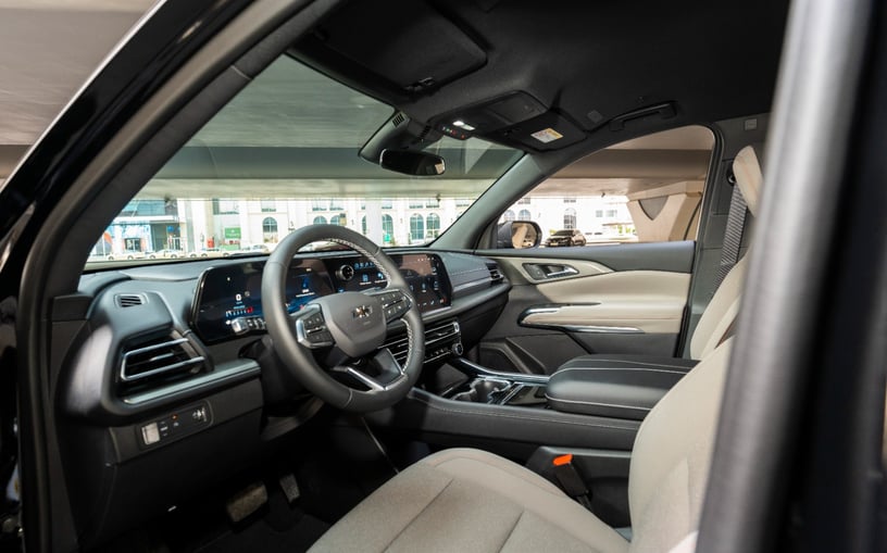 Chevrolet Traverse (Noir), 2025 &agrave; louer &agrave; Abu Dhabi