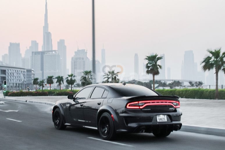 Dodge Charger (Schwarz), 2018  zur Miete in Dubai