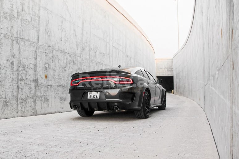 Dodge Charger (Schwarz), 2018  zur Miete in Dubai