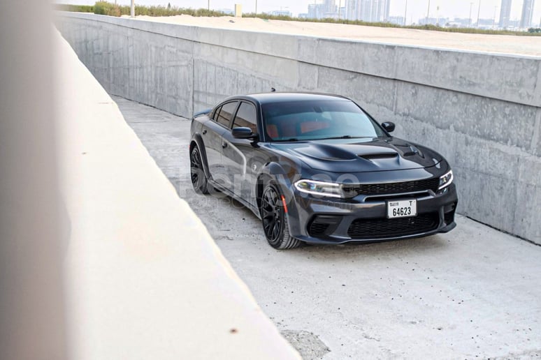 Dodge Charger (Schwarz), 2018  zur Miete in Dubai