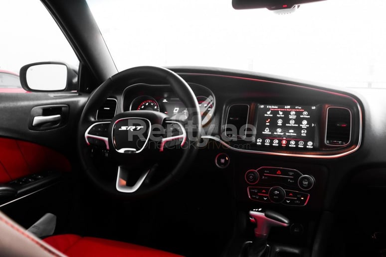 Dodge Charger (Schwarz), 2018  zur Miete in Dubai