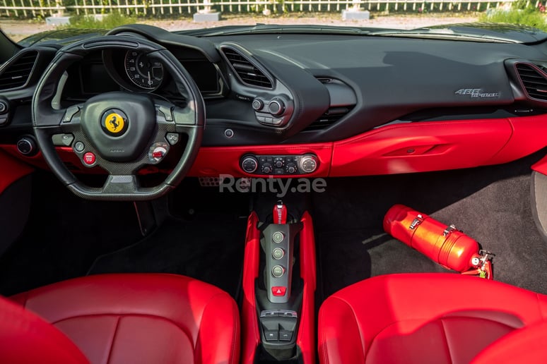 Dubai'de kiralık Ferrari 488 Spyder (Siyah), 2018