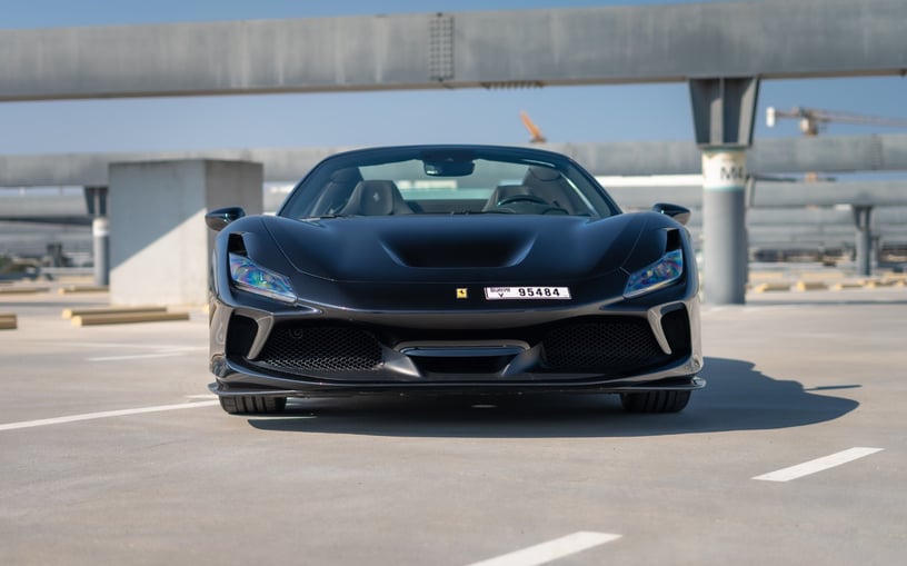 Ferrari F8 Tributo Spider (Zwart), 2023 - lease-aanbiedingen in Ras Al Khaimah