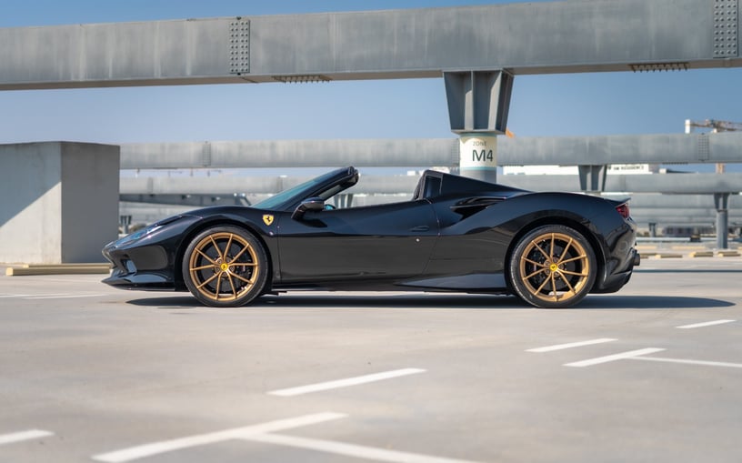 Ferrari F8 Tributo Spider (Zwart), 2023 - lease-aanbiedingen in Ras Al Khaimah