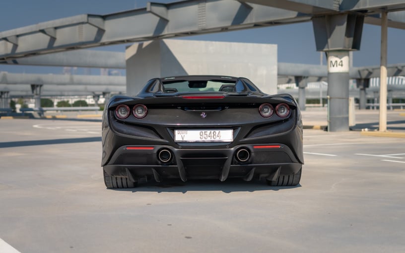 Ferrari F8 Tributo Spider (Zwart), 2023 - lease-aanbiedingen in Ras Al Khaimah