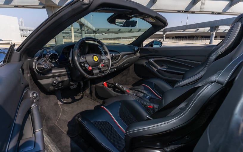 Ferrari F8 Tributo Spider (Zwart), 2023 - lease-aanbiedingen in Ras Al Khaimah