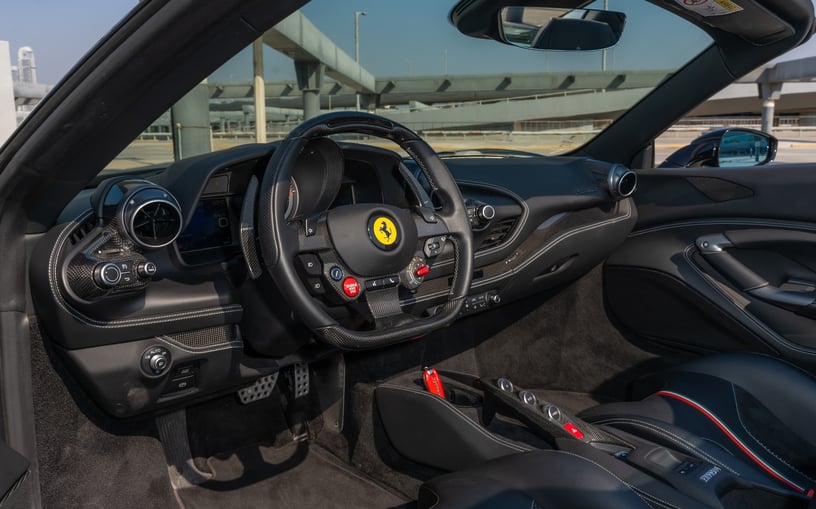 Ferrari F8 Tributo Spider (Zwart), 2023 - lease-aanbiedingen in Ras Al Khaimah