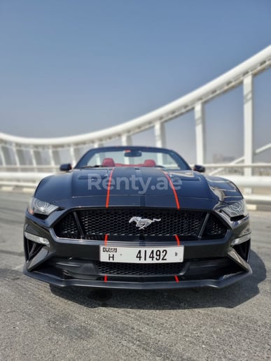 Dubai'de kiralık Ford Mustang Eco Boost V4 cabrio (Siyah), 2019