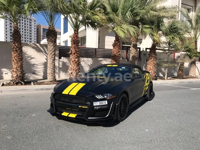 إيجار Ford Mustang V8 cabrio (أسود), 2020 في دبي 6