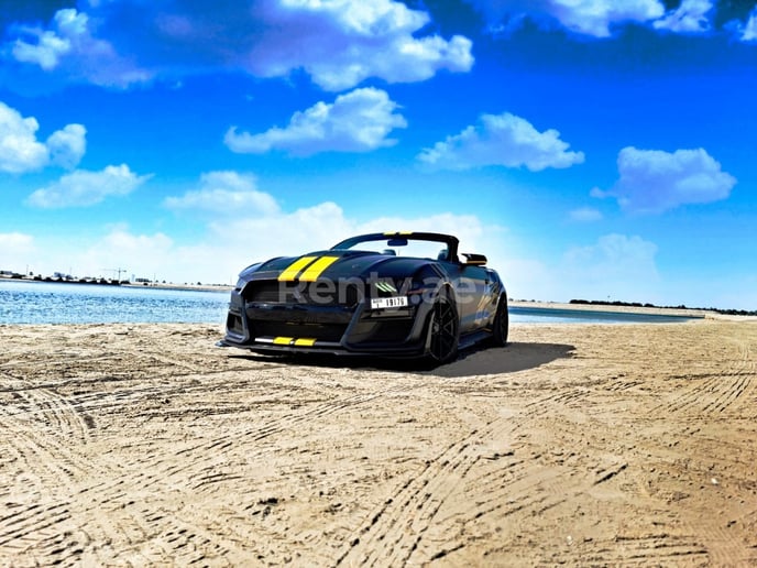 Ford Mustang (Noir), 2020 &agrave; louer &agrave; Duba&iuml;