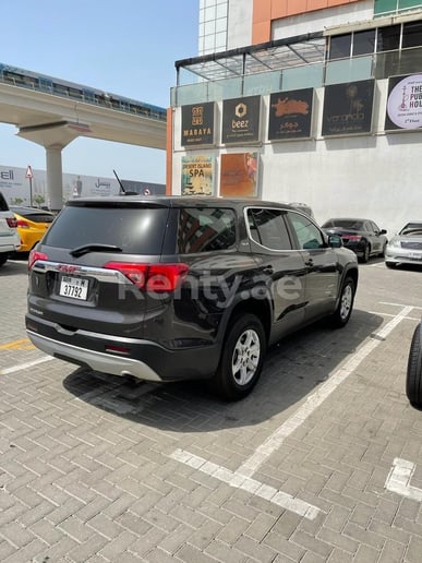 إيجار اكاديا GMC (أسود), 2020 في دبي