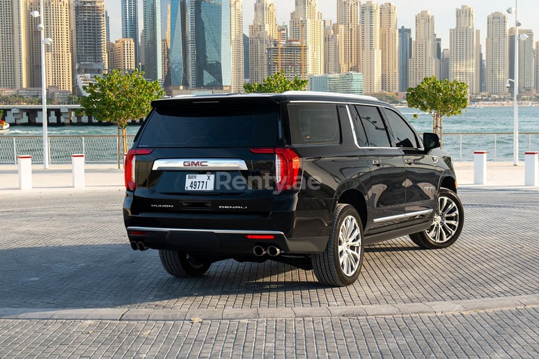 Dubai'de kiralık GMC Yukon Denali (Siyah), 2021