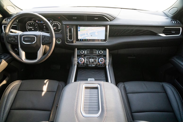 Dubai'de kiralık GMC Yukon Denali (Siyah), 2021