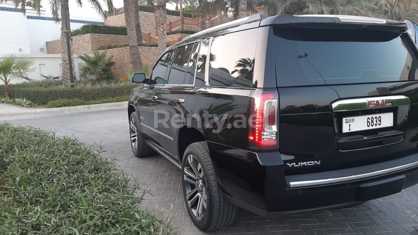 GMC Yukon (Nero), 2019 in affitto a Dubai