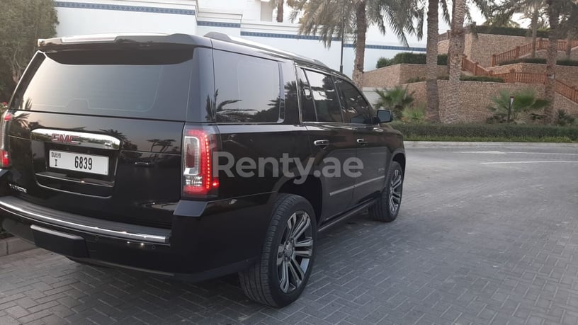 GMC Yukon (Nero), 2019 in affitto a Dubai