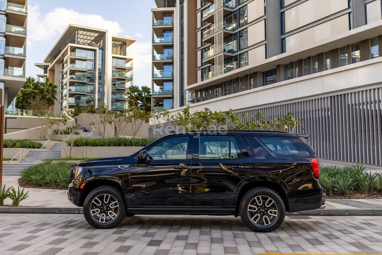 Dubai'de kiralık GMC Yukon AT4 (Siyah), 2022