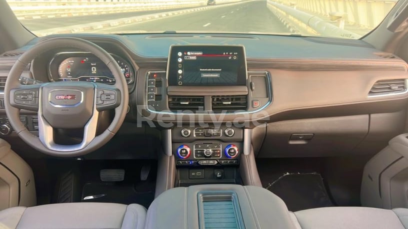 在迪拜 租 GMC 尤科恩 (黑色), 2022