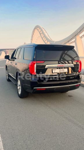 在迪拜 租 GMC 尤科恩 (黑色), 2022