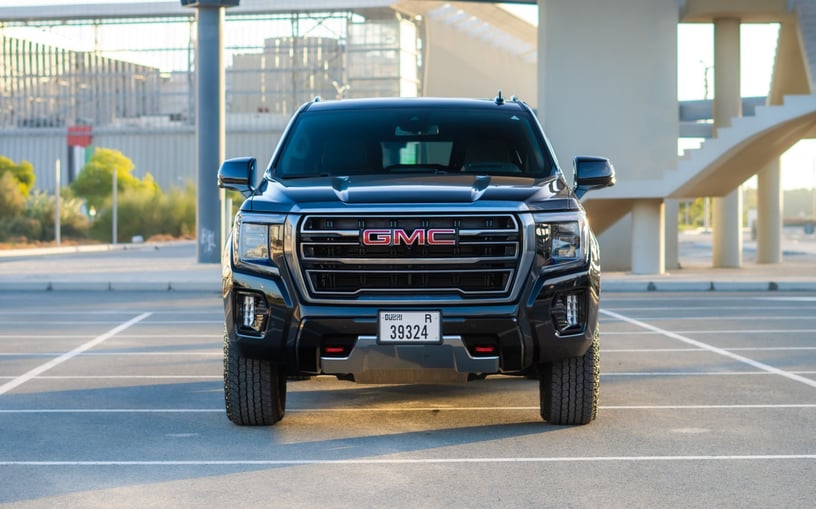 GMC Yukon AT4 (Nero), 2024 in affitto a Ras Al Khaimah