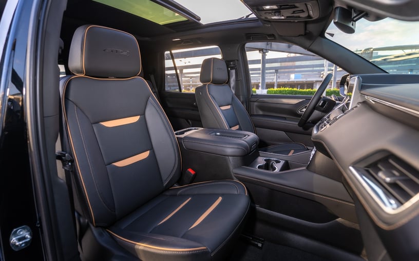 GMC Yukon AT4 (Nero), 2024 in affitto a Ras Al Khaimah