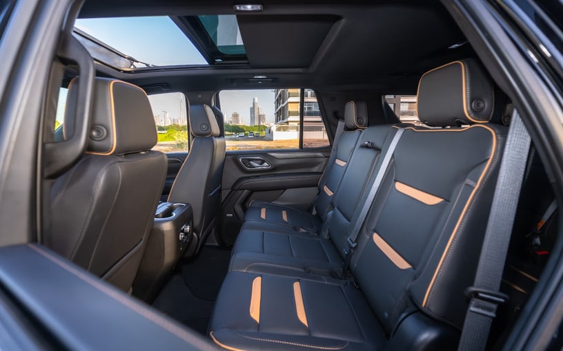 GMC Yukon AT4 (Nero), 2024 in affitto a Ras Al Khaimah
