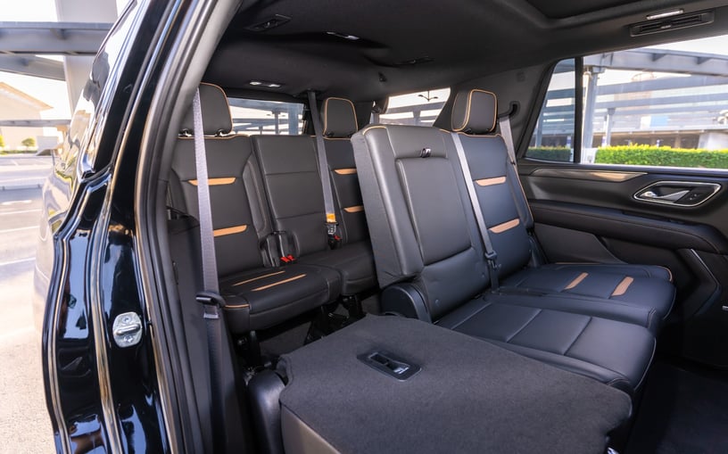 GMC Yukon AT4 (Nero), 2024 in affitto a Ras Al Khaimah