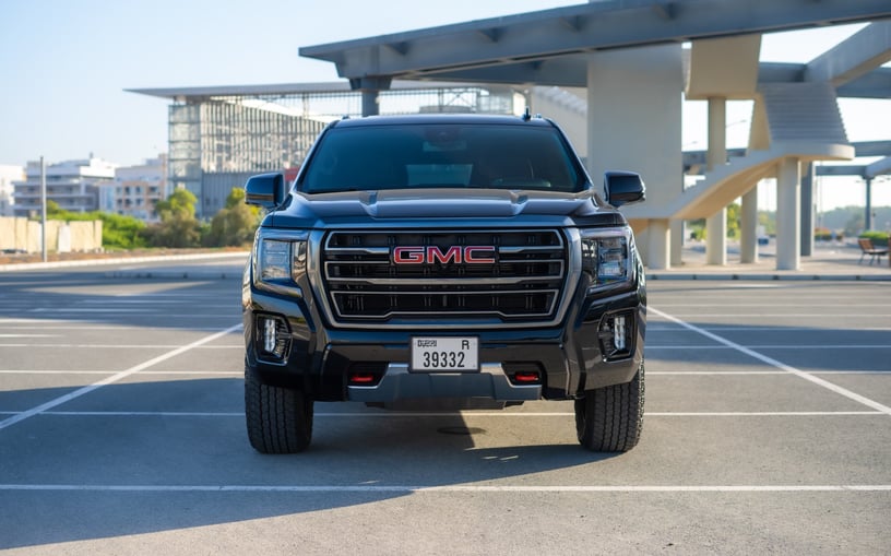 GMC Yukon AT4 (Nero), 2024 in affitto a Ras Al Khaimah