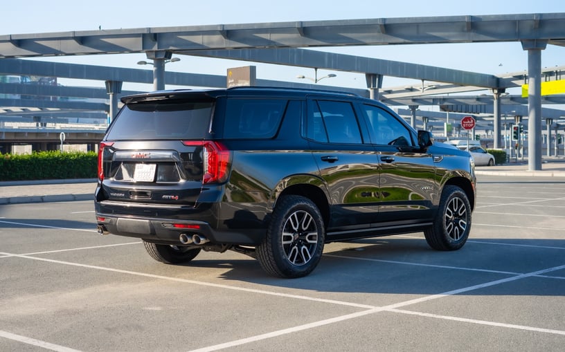 GMC Yukon AT4 (Nero), 2024 in affitto a Ras Al Khaimah