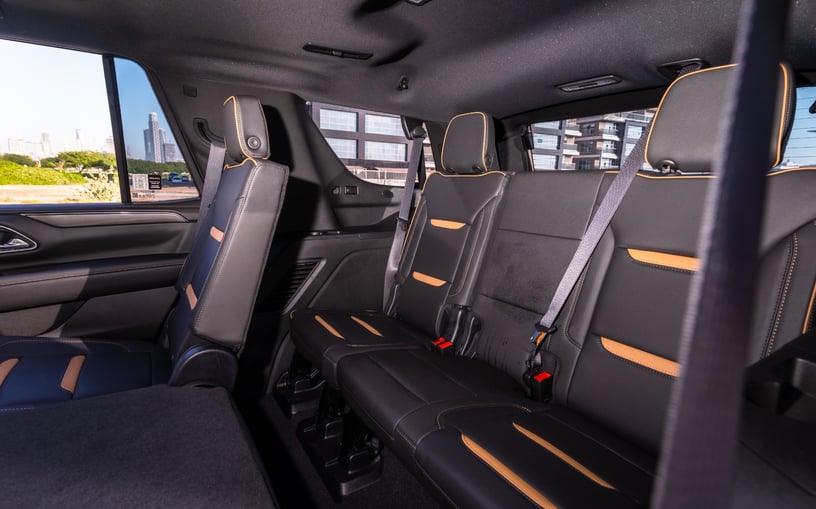 GMC Yukon AT4 (Nero), 2024 in affitto a Ras Al Khaimah