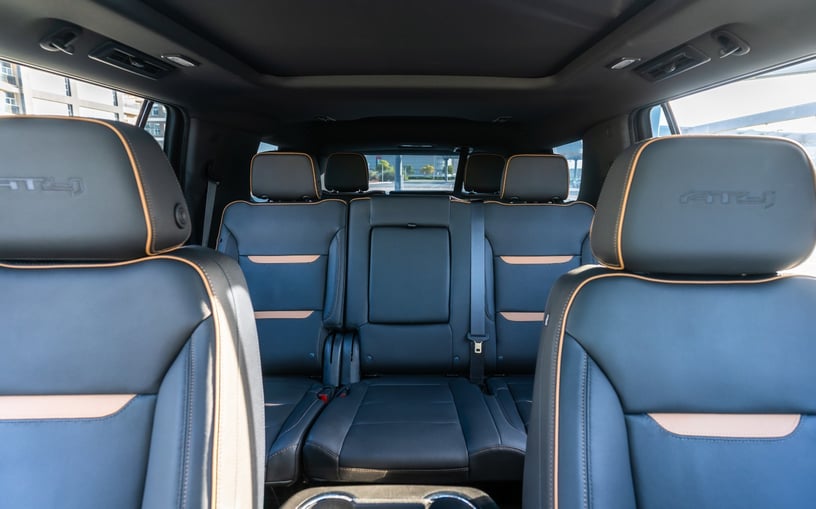GMC Yukon AT4 (Nero), 2024 in affitto a Ras Al Khaimah