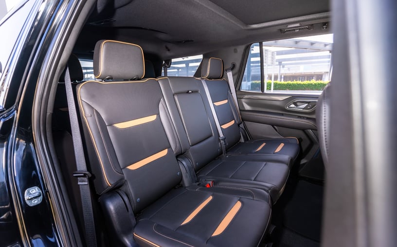 GMC Yukon AT4 (Nero), 2024 in affitto a Ras Al Khaimah