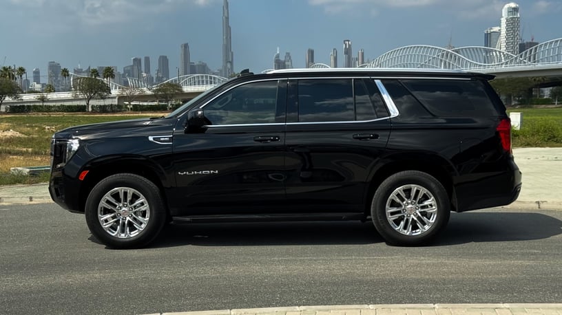 GMC Yukon (Schwarz), 2024  zur Miete in Abu Dhabi