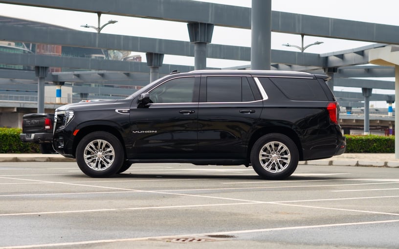 GMC Yukon (Nero), 2024 in affitto a Abu Dhabi