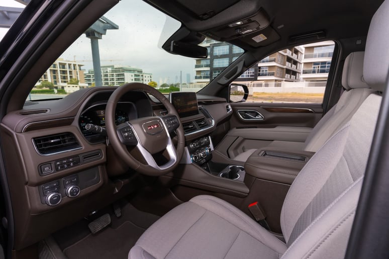 GMC Yukon (Nero), 2024 in affitto a Abu Dhabi