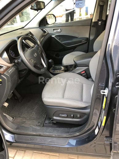 Hyundai Santa Fe (Negro), 2018 para alquiler en Dub&aacute;i