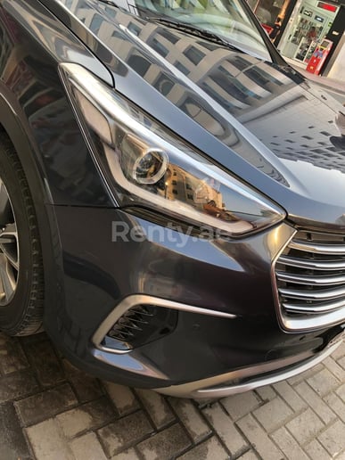Hyundai Santa Fe (Negro), 2018 para alquiler en Dub&aacute;i