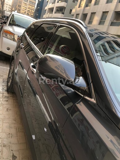 Hyundai Santa Fe (Negro), 2018 para alquiler en Dub&aacute;i