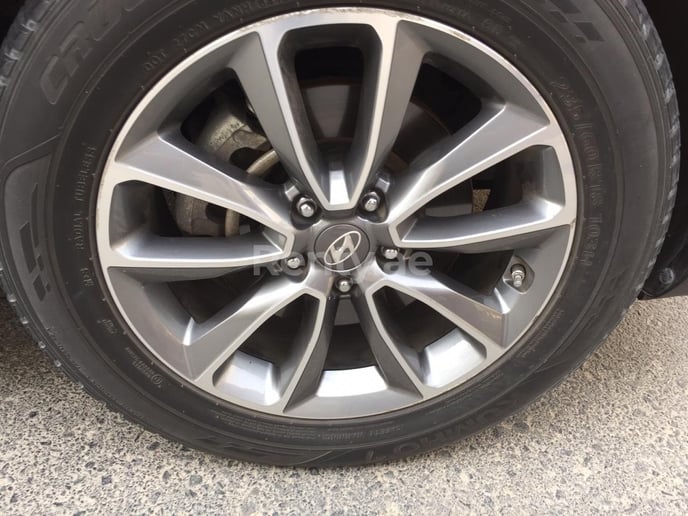 Hyundai Santa Fe (Negro), 2018 para alquiler en Dub&aacute;i