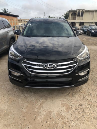 Hyundai Santa Fe (Negro), 2018 para alquiler en Dub&aacute;i