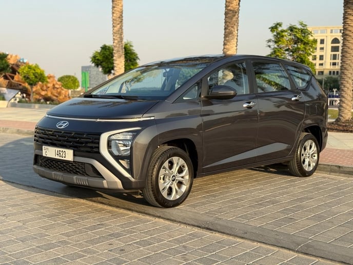Hyundai Stargazer (Negro), 2025 para alquiler en Ras Al Khaimah