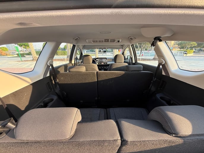 Hyundai Stargazer (Negro), 2025 para alquiler en Ras Al Khaimah