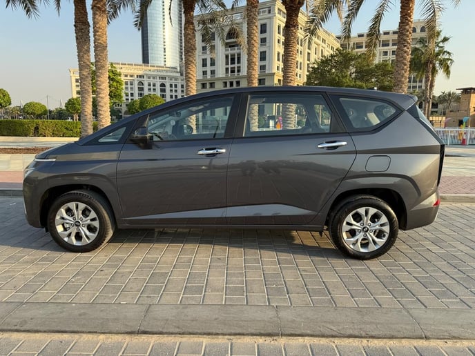 Hyundai Stargazer (Negro), 2025 para alquiler en Ras Al Khaimah