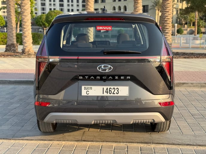 Hyundai Stargazer (Negro), 2025 para alquiler en Ras Al Khaimah