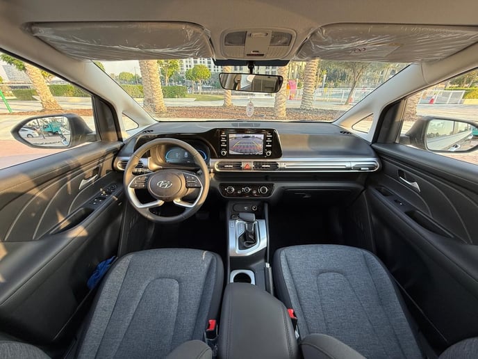 Hyundai Stargazer (Negro), 2025 para alquiler en Ras Al Khaimah