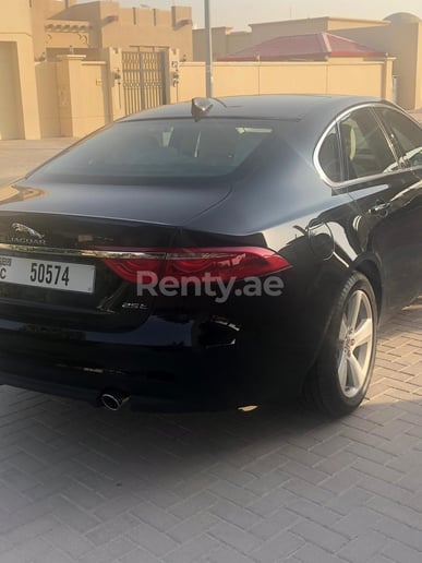 Jaguar XF (Nero), 2019 in affitto a Dubai