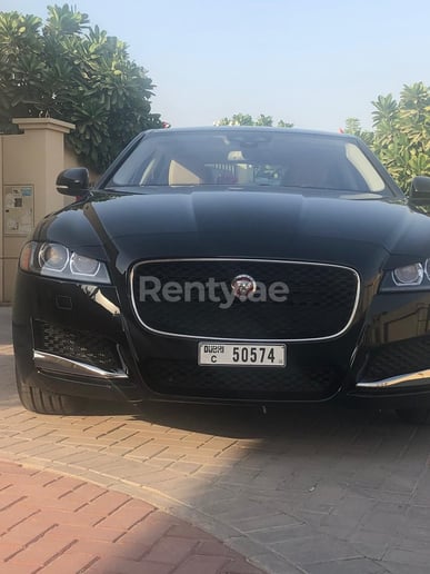 Jaguar XF (Nero), 2019 in affitto a Dubai