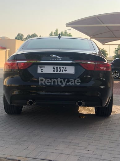 Jaguar XF (Nero), 2019 in affitto a Dubai