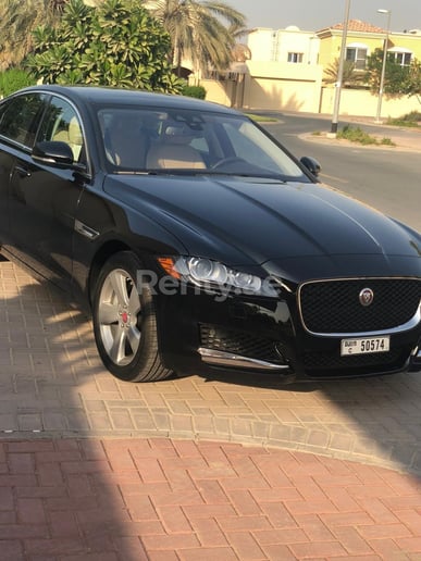 Jaguar XF (Nero), 2019 in affitto a Dubai